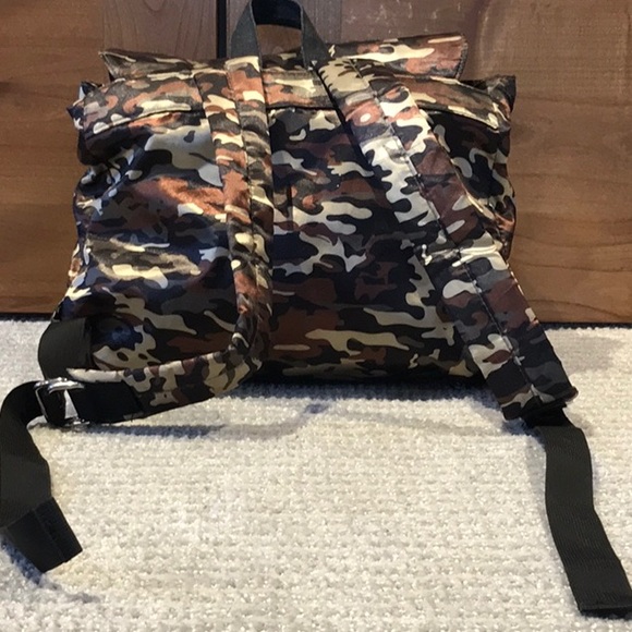 Backpack - Picture 2 of 3